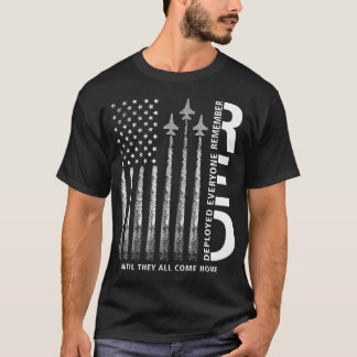 Red Friday Remember Everyone Deployed軍隊名 Tシャツ