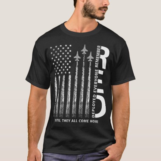 Red Friday Remember Everyone Deployed軍隊名 Tシャツ (正面)