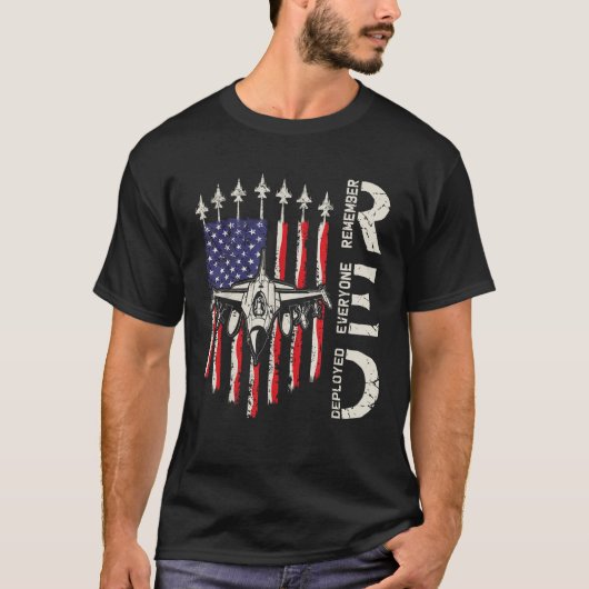 RED Friday Remember Everyone Deployed Fighter Jet  Tシャツ (正面)