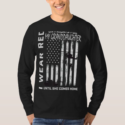 Red Friday Remember Everyone Deployed Granddutter Tシャツ (正面)