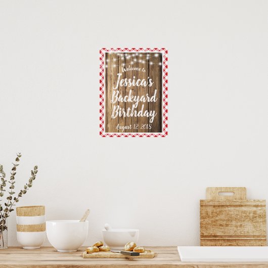 Red Gingham Rustic Wood Backyard BBQ Birthday Sign ポスター (キッチン)