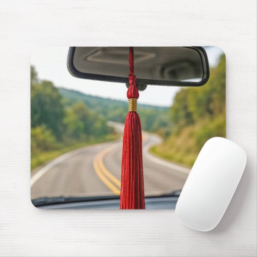 Red Graduation Tassel On Rear View Car Mirror マウスパッド (マウス)