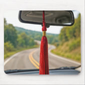 Red Graduation Tassel On Rear View Car Mirror マウスパッド (正面)