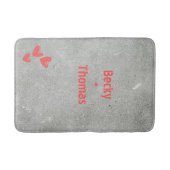 Red graffiti name on gray concrete, your バスマット (正面)