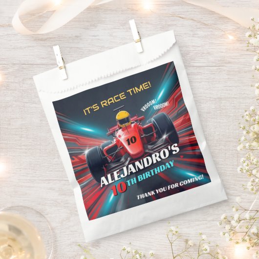Red Grand Prix Racing Car Birthday フェイバーバッグ (クリップ留めされた状態)