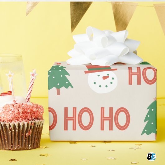 Red Green Cream Playful Modern Snowman Tree X-mas ラッピングペーパー