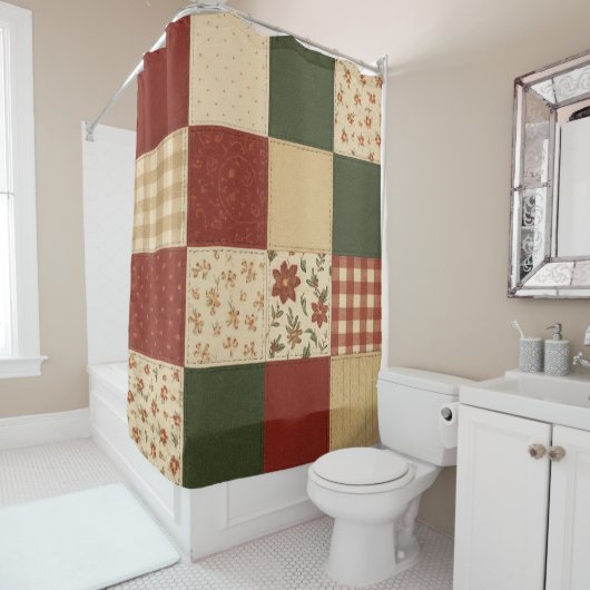 Red Green Patchwork Quilt Rustic Farmhouse Floral シャワーカーテン (インサイチュ)