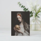 Red haired Woman With a Gold Skull ポストカード (スタンド正面)