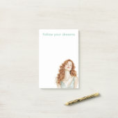 Red Head Lady Mint Dress ポストイット (デスク上)