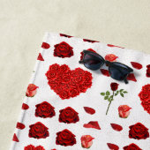 Red heart red flowers garden chic floral foliage ビーチタオル (インサイチュ)