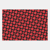 Red Hearts On Black ラッピングペーパーシート (正面3)