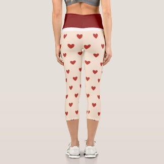 Red Hearts Pattern on Cream Background Leggings カプリレギンス