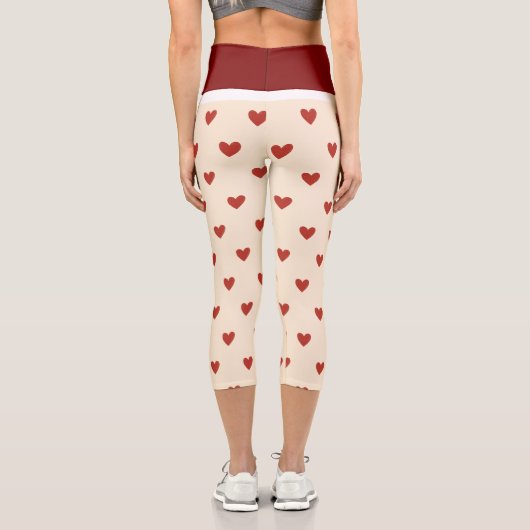 Red Hearts Pattern on Cream Background Leggings カプリレギンス (裏面)