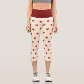 Red Hearts Pattern on Cream Background Leggings カプリレギンス (正面)