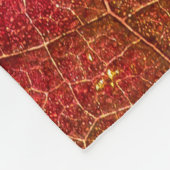 Red leaf in close up photography フリースブランケット (角)