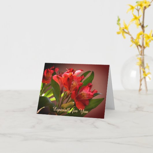 Red Lilies Personalizable誕生日カード カード (黄色い花)