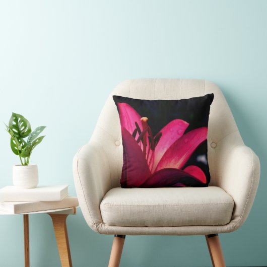 Red Lily Flower Close Up  クッション (椅子)