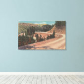 Red Lodge, MT - View of Mae West Curve キャンバスプリント (インサイチュ (ウッドフロア))