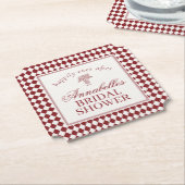Red Merlot Harlequin Checkered Bridal Shower ペーパーコースター (アングル)