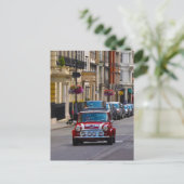 Red Mini Cooper Car Cityのシーンはがき ポストカード (スタンド正面)