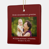 Red Minimalistの初めてのクリスマスを祖母の写真として セラミックオーナメント (左)