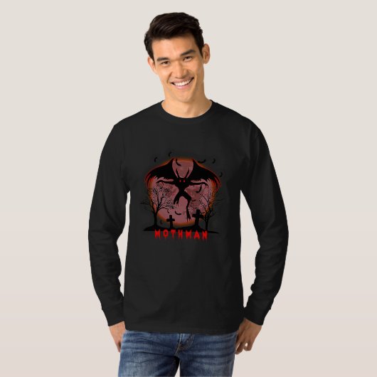 Red Moon With Bats Graveyard Mothman Folklore Tシャツ (正面フル)