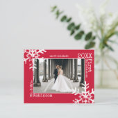 Red Newlyweds初めてのクリスマス写真Snowflaks シーズンポストカード (スタンド正面)
