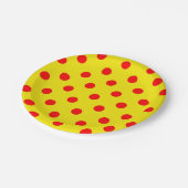 Red On Yellow Polka Dots Pattern Design  ペーパープレート (アングル)