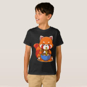 Red Panda Eating Ramen Japanese Soup Zoo Animal Zo Tシャツ (正面フル)