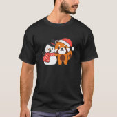 Red Panda With Snowman In Winter For Christmas Tシャツ (正面)