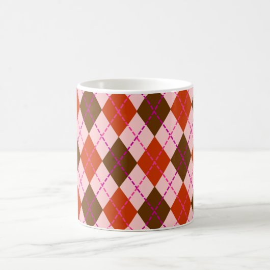 Red Pink and Brown Argyle Pattern コーヒーマグカップ (中央)