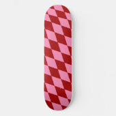 Red Pink Harlequin Checkered Design  スケートボード (正面)