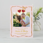 Red Pink Heart-Shaped Locket Monogram Photo 箔招待状 (立ち正面)