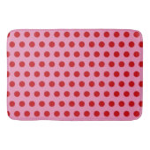 Red Polka Dots on Pink バスマット (正面)