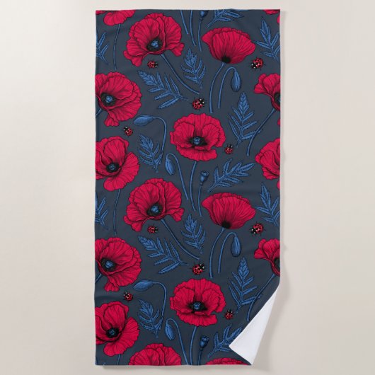 Red poppies and ladybugs on dark blue ビーチタオル (正面)