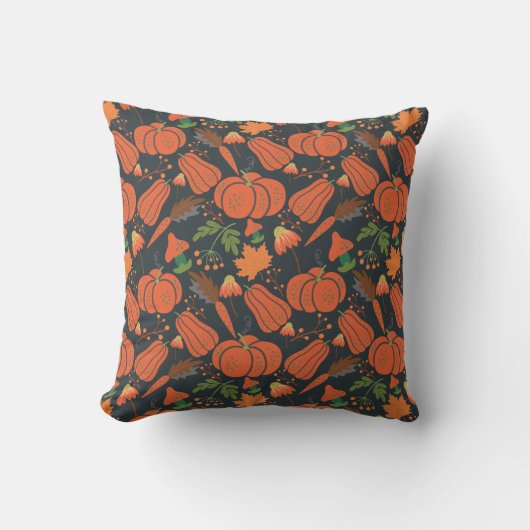 Red pumpkin seamless pattern and carrots クッション (正面)
