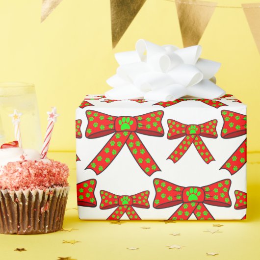 Red Ribbon Dog Paw Prints In Green Christmas ラッピングペーパー (誕生日パーティー)