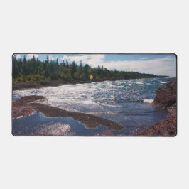 Red Rock Shoreline – Lake Superior, U.P. デスクマット
