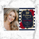 Red Roses Navyホワイトストライプ写真50誕生日 招待状<br><div class="desc">エレガントフローラ50歳のフェミニン誕生日の招待状と写真。Glam navy白い赤いデザインとフェイクグリッター金ゴールド。ネイビーブルーと白ストライプのフォント、赤のバラ、スクリプト紙吹雪。大人スタイリッシュのお祝いパーティーに最適。独自の詳細でパーソナライズどんなカスタマイズ年でもいい！印刷されたZazzle招待状または即時ダウンロードのデジタル印刷可能なテンプレート。</div>