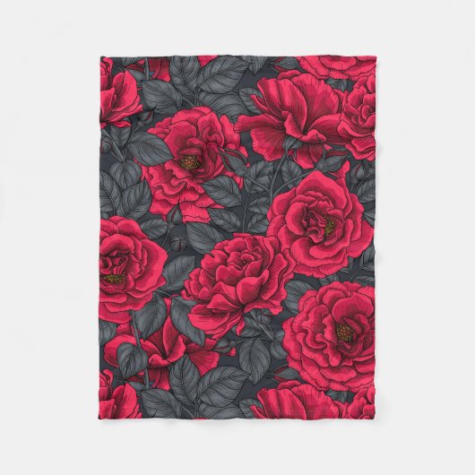 Red roses with gray leaves on black フリースブランケット (正面)