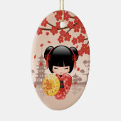 Red Sakura Kokeshi Doll - Japanese Geisha Girl セラミックオーナメント (右)