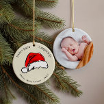 Red Santa Hatベビーの初めてのクリスマス写真 セラミックオーナメント<br><div class="desc">ベビーの初めてのクリスマスの懐かしい思い出は色彩の鮮やか、詳細と写真を裏側に合わせお気に入りのて、正面に赤い水色のサンタハットを飾る。</div>