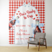 Red She's Ready to Pop Baby Shower Backdrop タペストリー (インサイチュ)