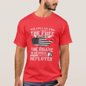 Red Shirt Friday Remember Everyone Deployed Tee sh Tシャツ (正面)