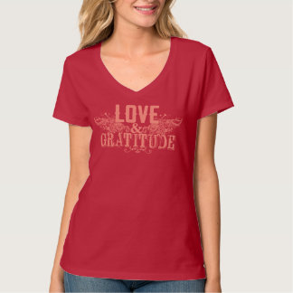 Red T-Shirt with Love and Gratitude Wording Tシャツ