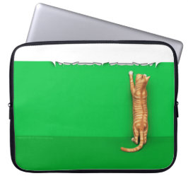 Red tabby cat rips paper laptop sleeve ラップトップスリーブ