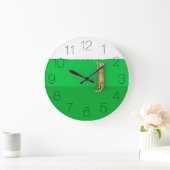 Red tabby cat rips paper round clock ラージ壁時計 (ホーム)