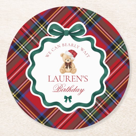Red Tartan Plaid Christmas Bear Birthday Party ラウンドペーパーコースター (正面)