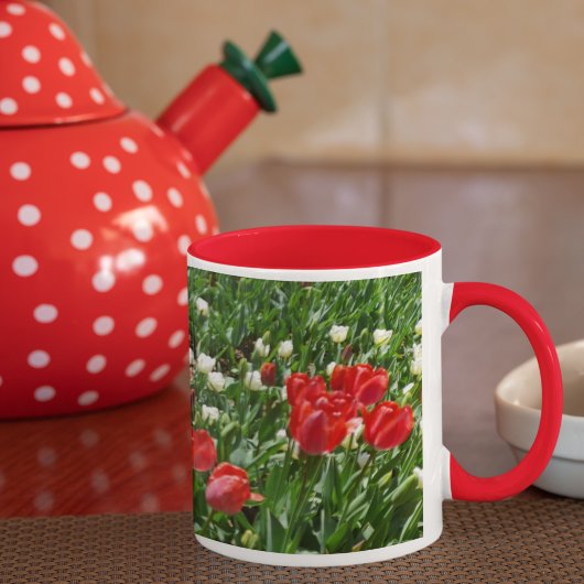 Red Tulip Flower Field Nature Photography マグカップ