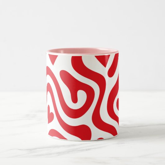 Red Wavy Heart Pattern Mug ツートーンマグカップ (中央)